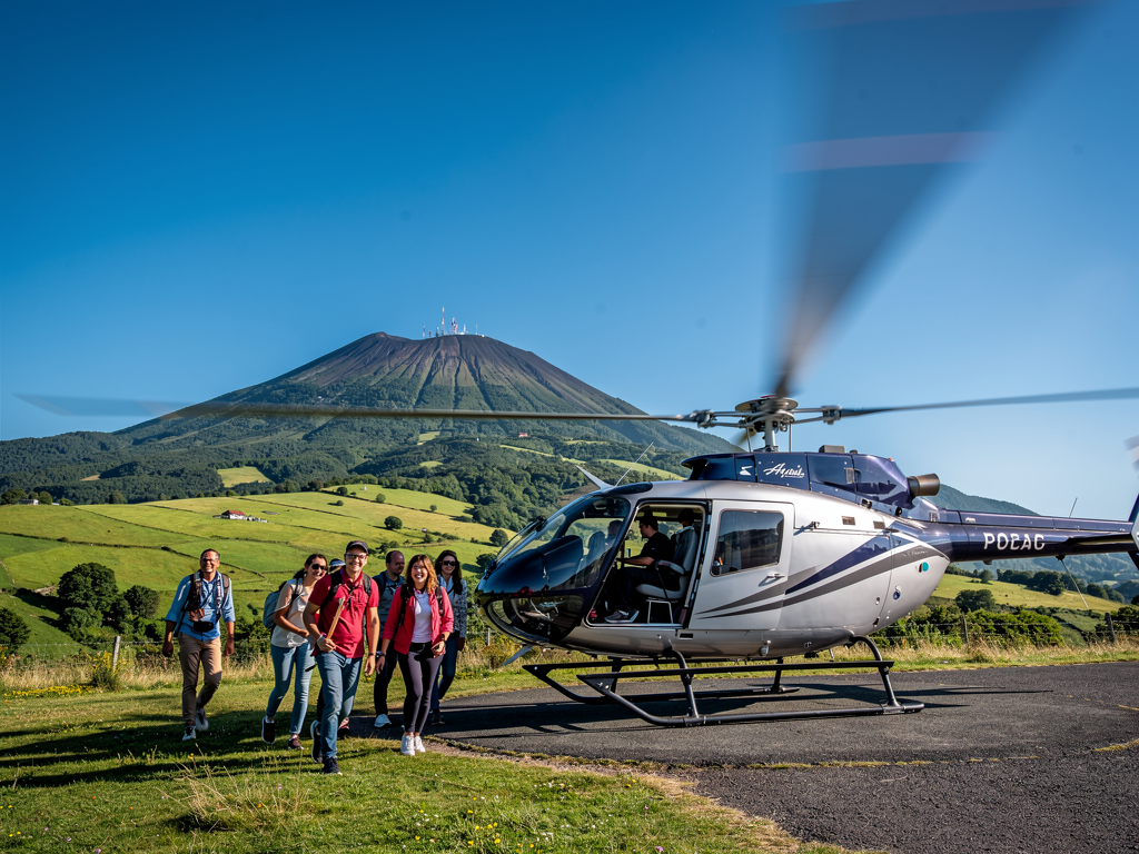 Survol volcans Auvergne en hélicoptère depuis Vichy